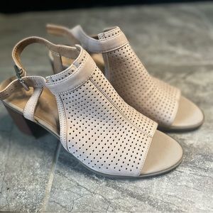 Franco Sarto Harlet 2 sandals heels leather new condition never worn